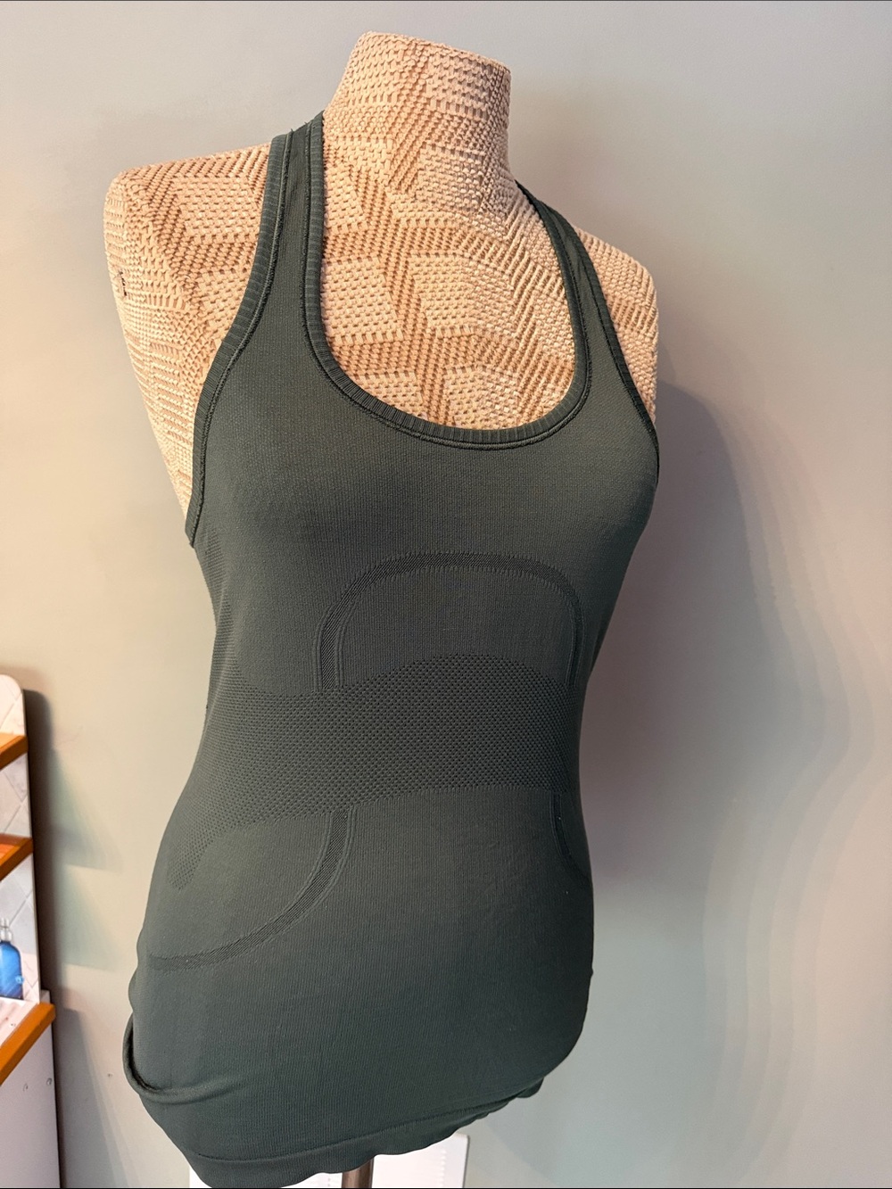 Lululemon Swiftly Tech Racerback size 6 - Picture 4 of 4